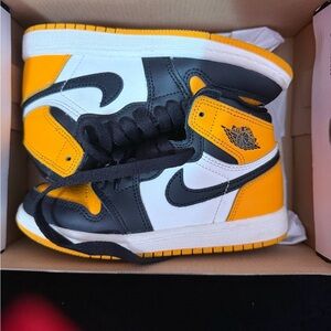 Toddler Jordan 1 retro high black yellow and white size 12c excellent condition